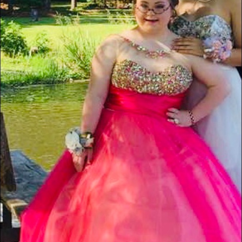 Stunning Formal Prom Dress. See Description!!
